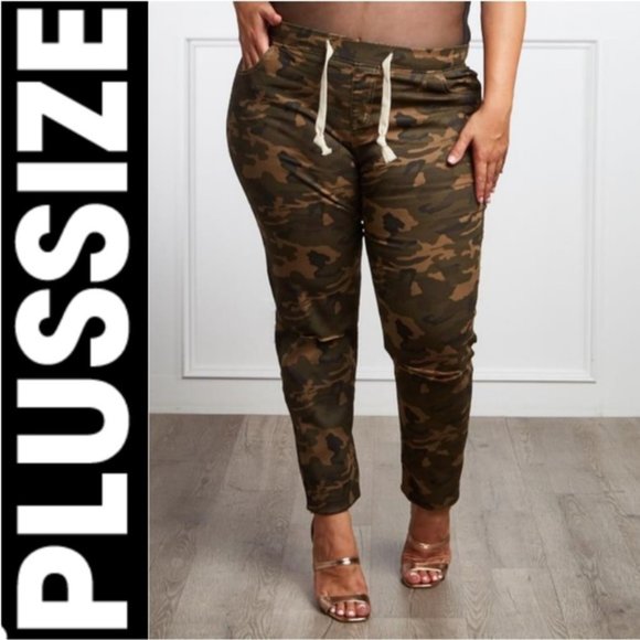 PLUS SIZE CURVY ARMY PRINT PANTS - Picture 1 of 4